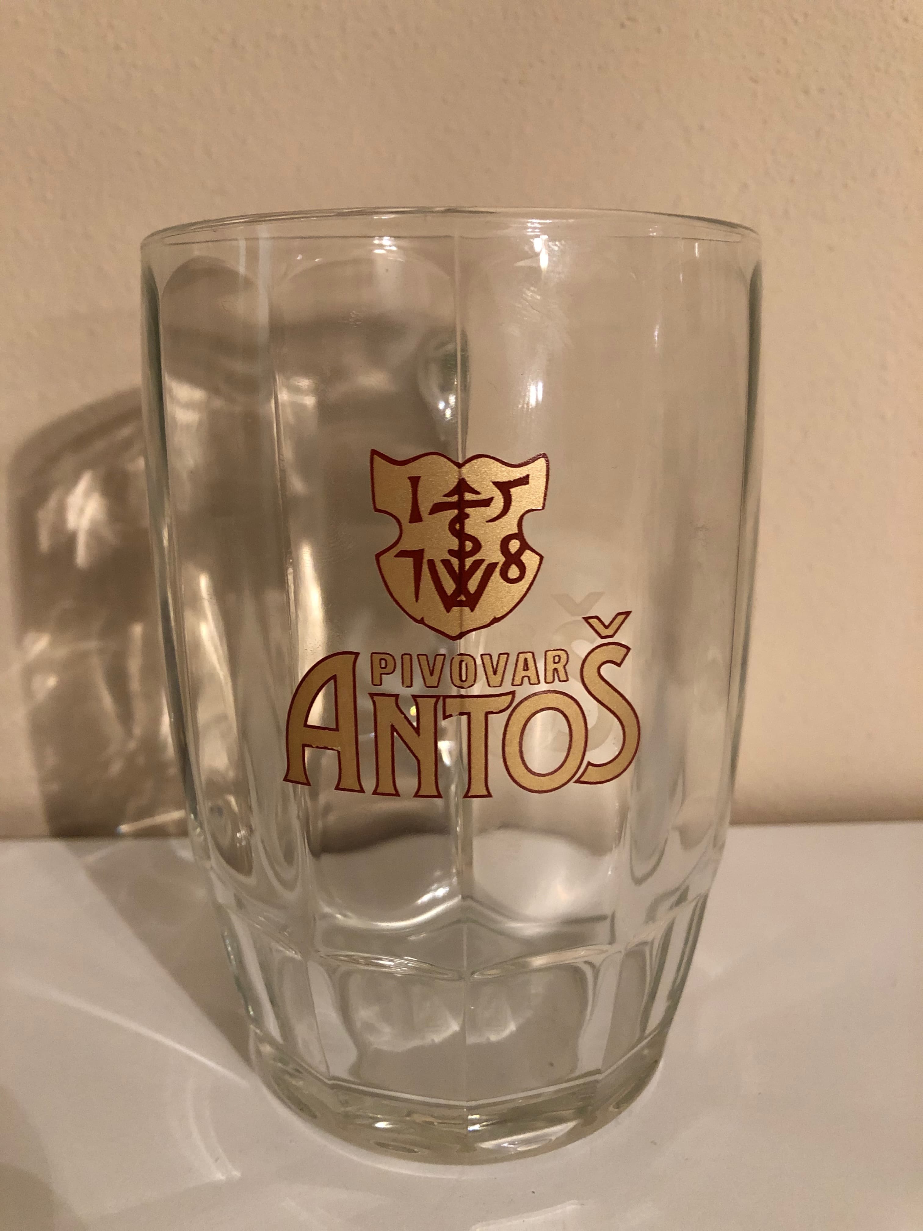 Půllitr — Antoš