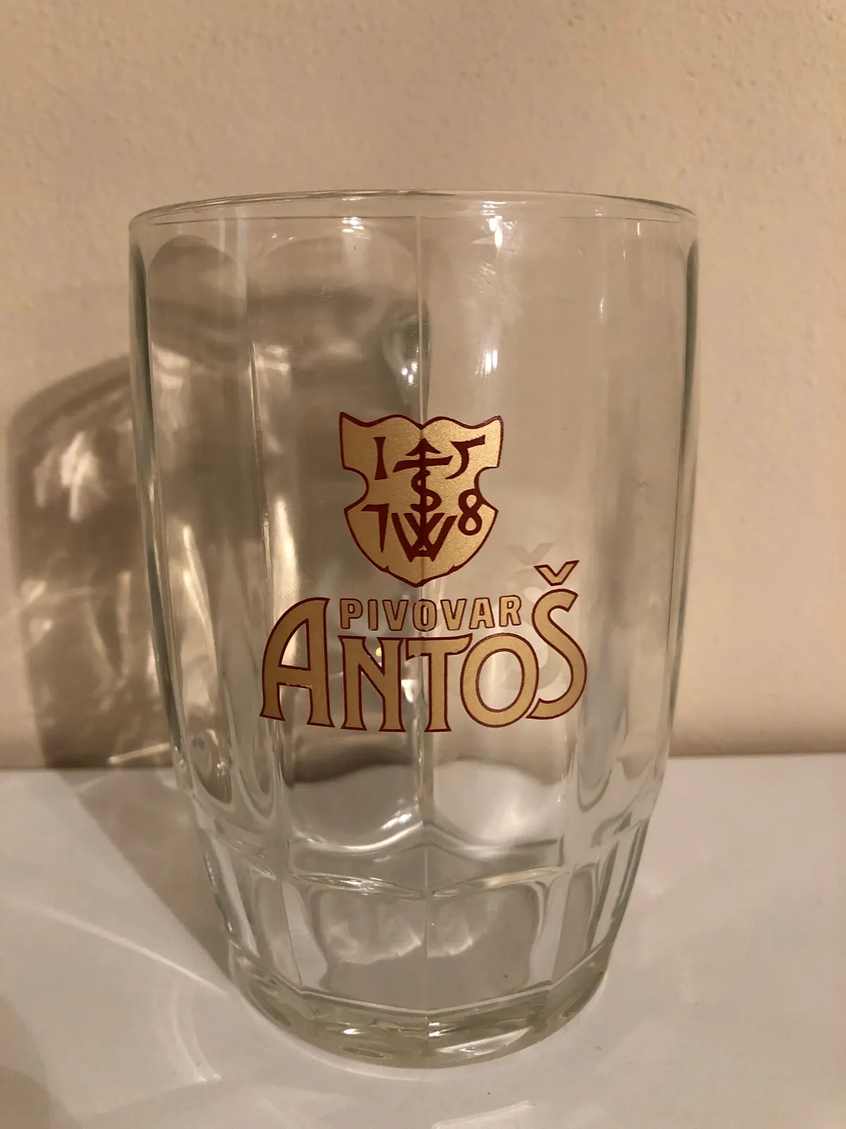 Půllitr — Antoš