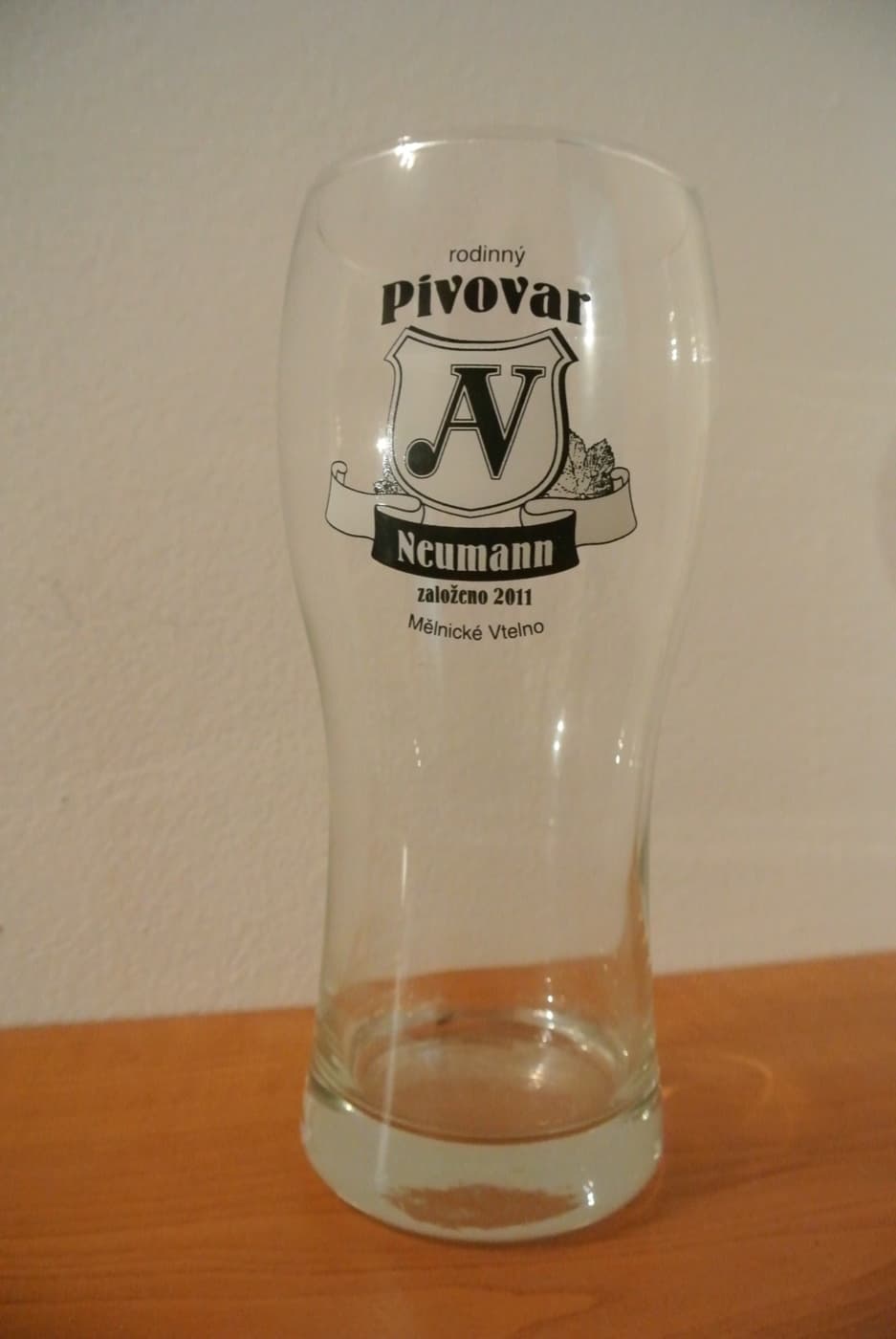 Půllitr — Neumann