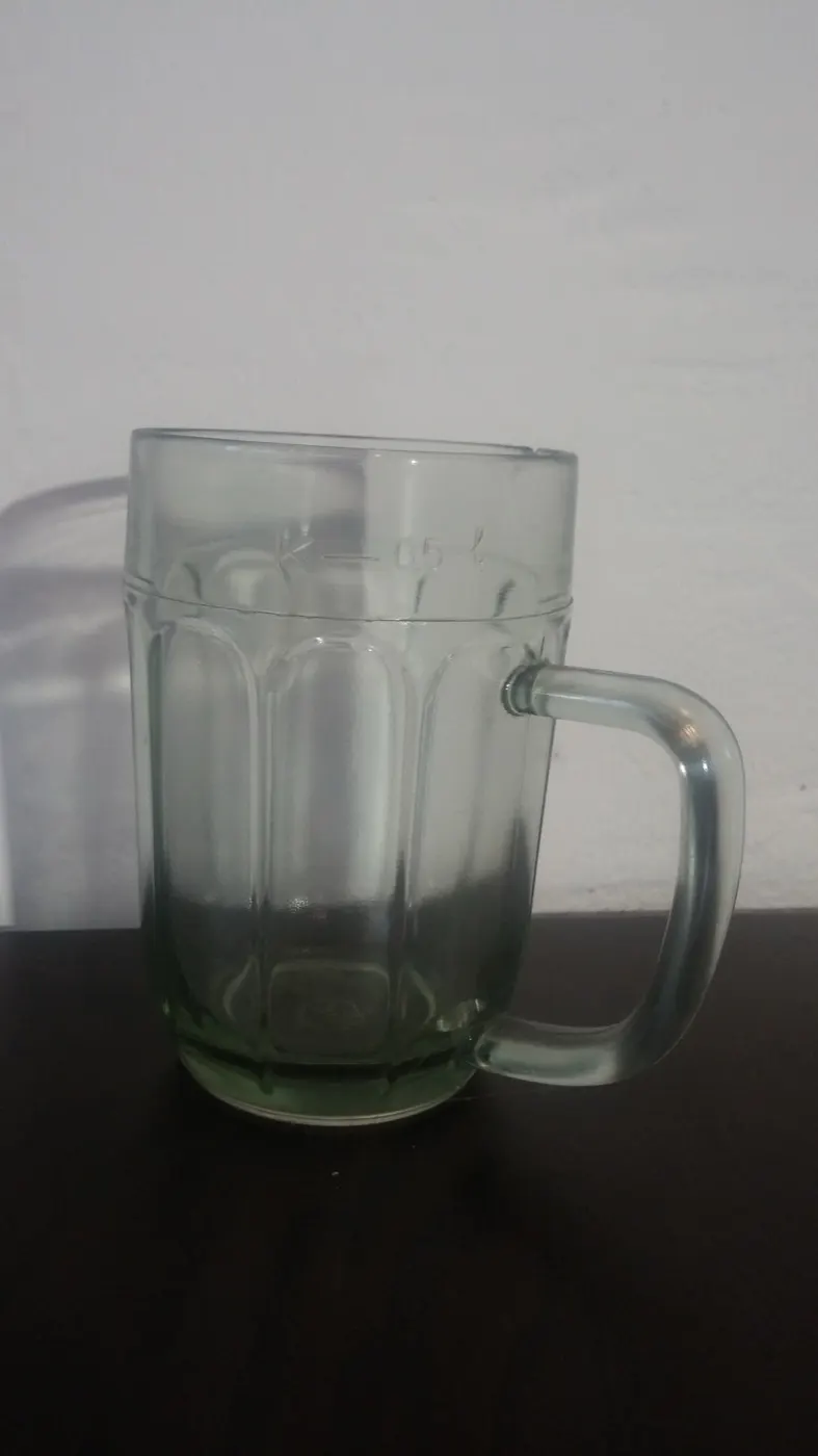 Půllitr — Půllitr bez označení