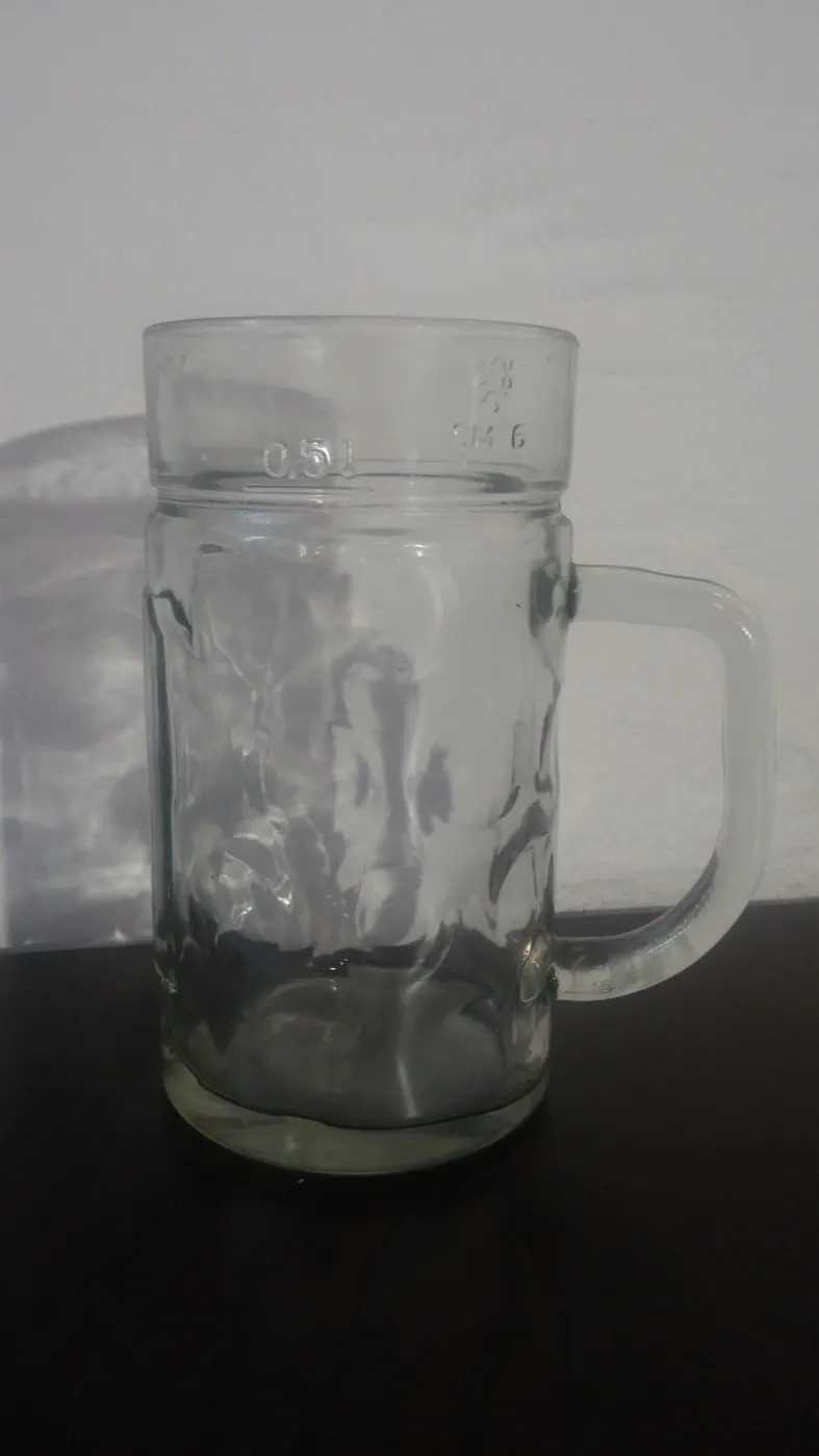 Půllitr — Půllitr bez označení