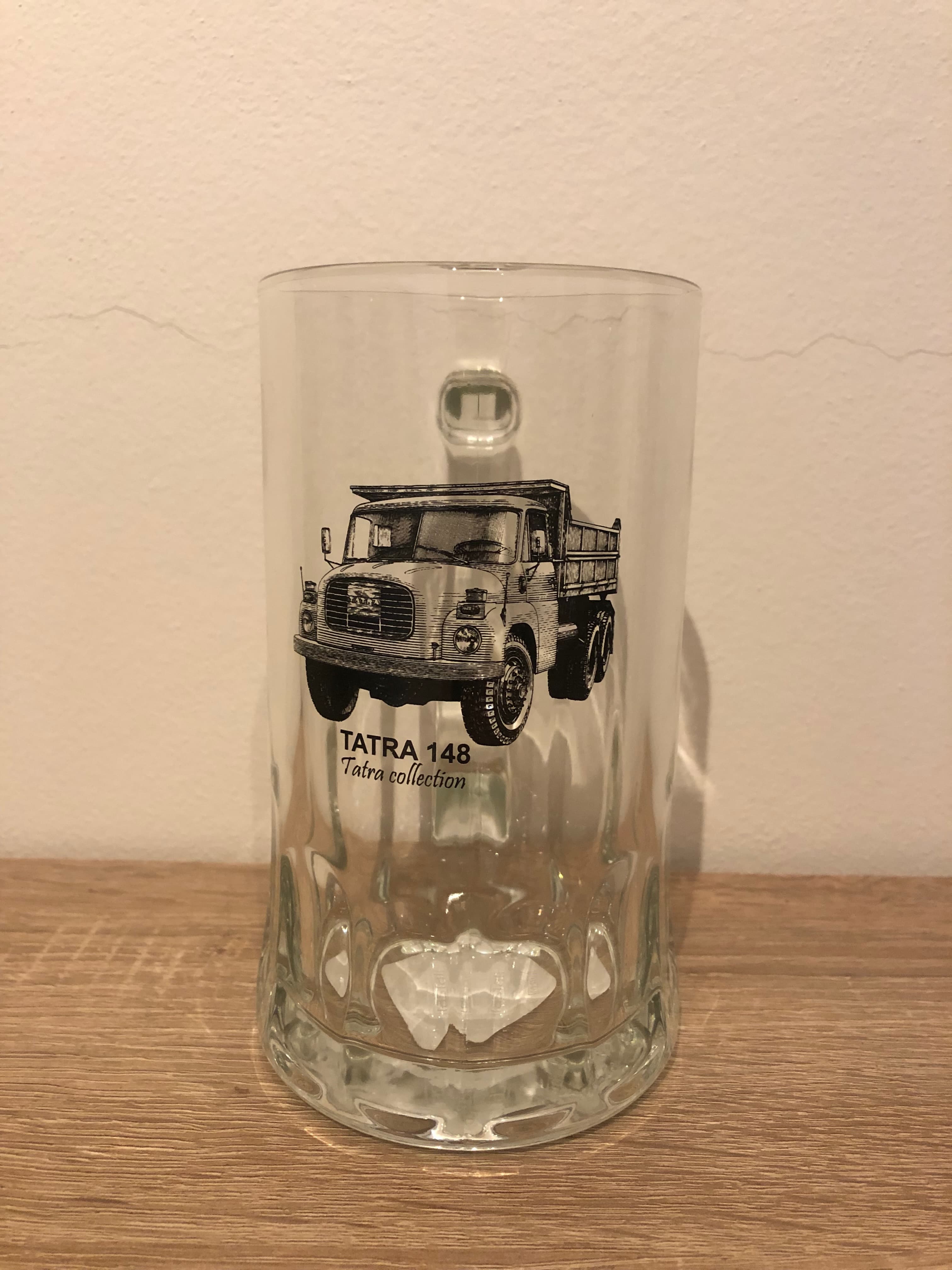 Půllitr — Tatra 148