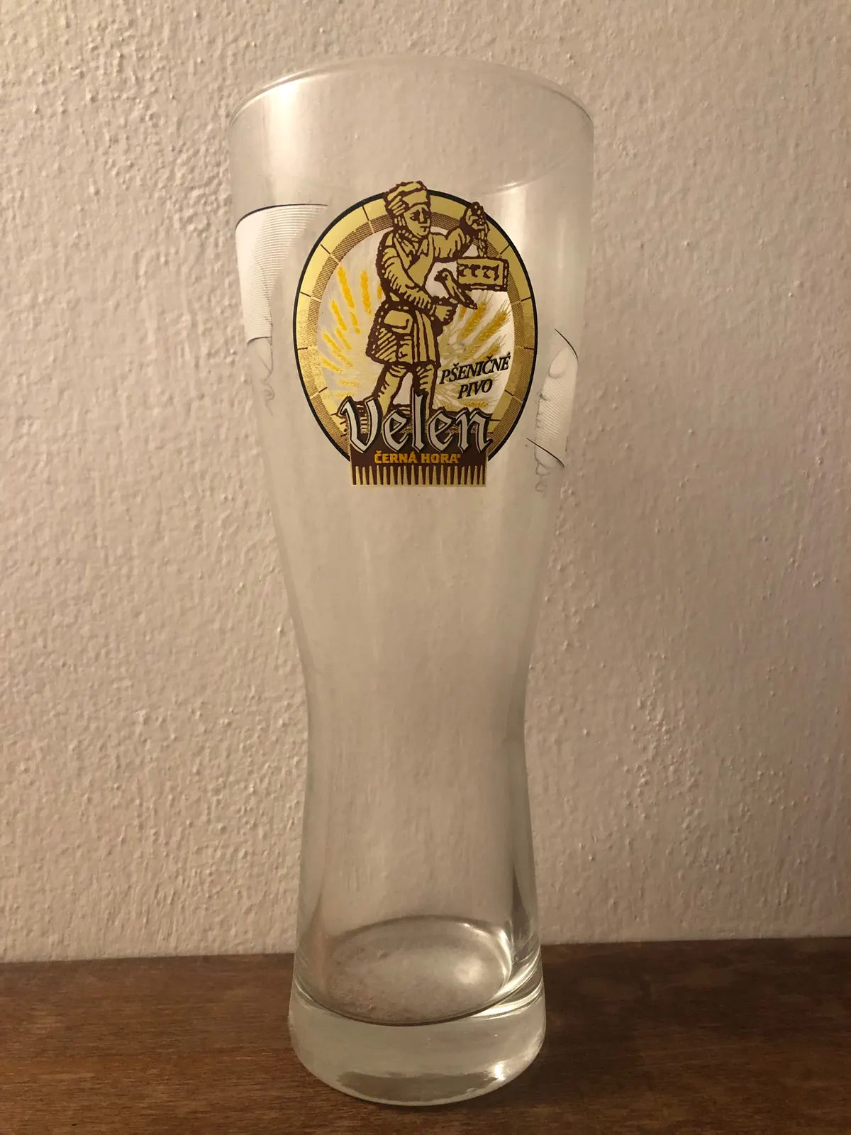 Půllitr — Velen (Černá Hora)