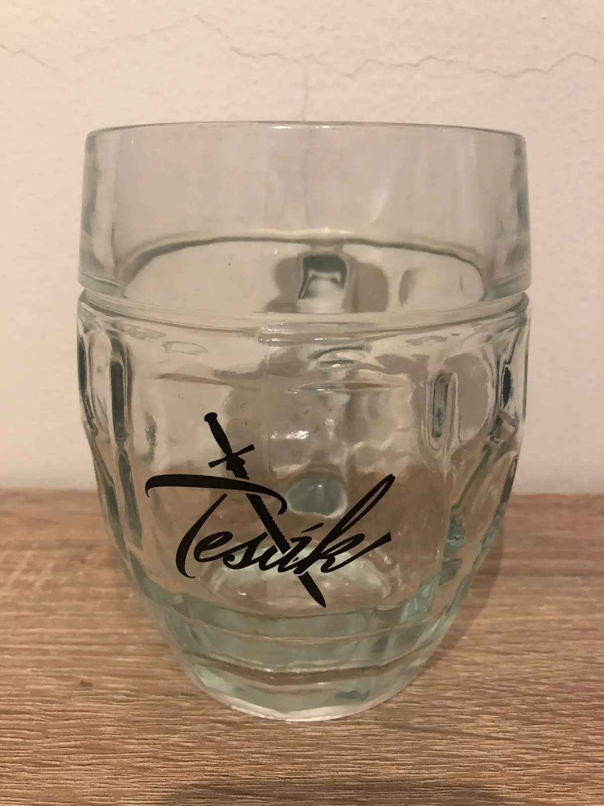 Půllitr — Tesák
